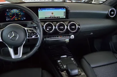Car image 32