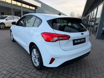 Car image 32