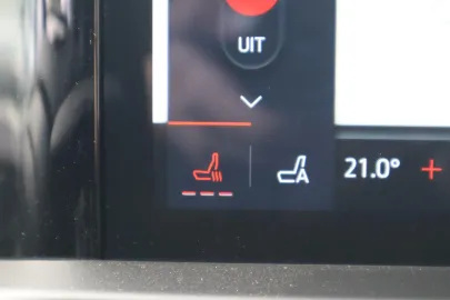 Car image 32