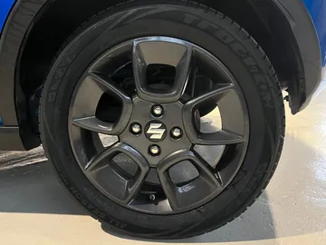 Car image 13
