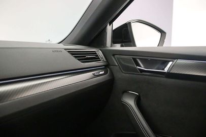 Car image 37