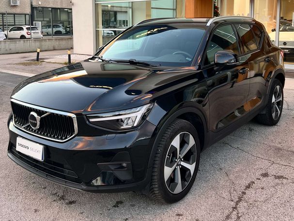 Volvo XC40 B3 Core 120 kW image number 1