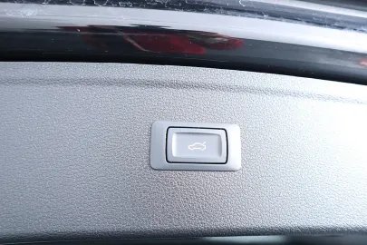 Car image 47