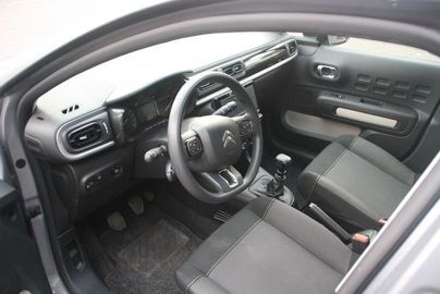 Car image 10