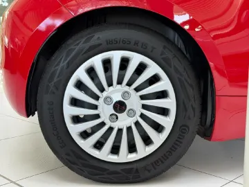 Car image 15