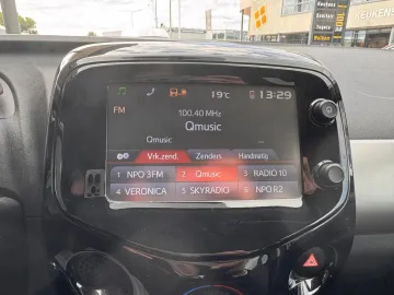 Car image 18