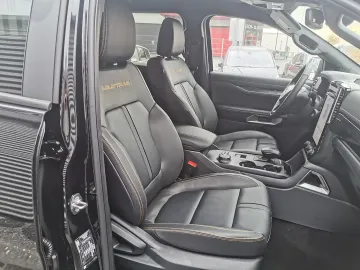 Car image 32