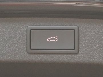 Car image 37