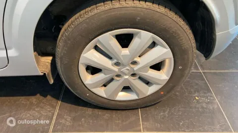 Car image 20
