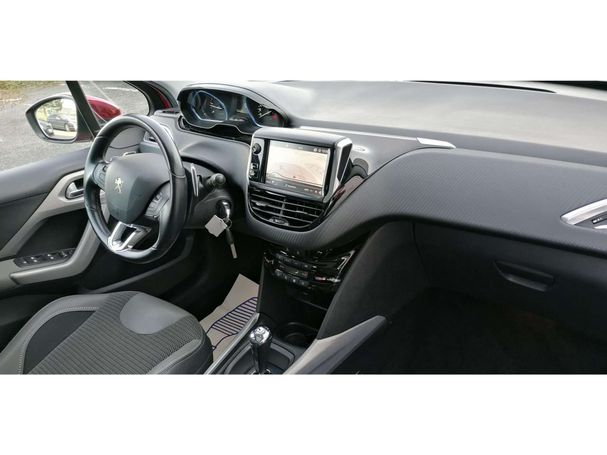 Peugeot 2008 BlueHDi 100 Allure 73 kW image number 13