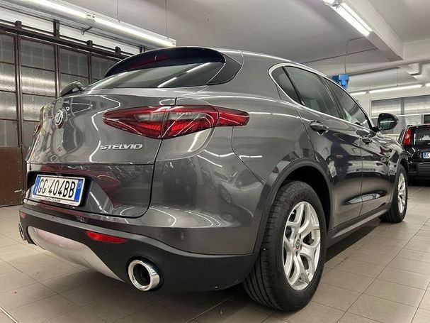 Alfa Romeo Stelvio 2.2 Diesel AT8 118 kW image number 2