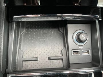 Car image 30