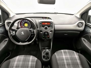 Car image 11