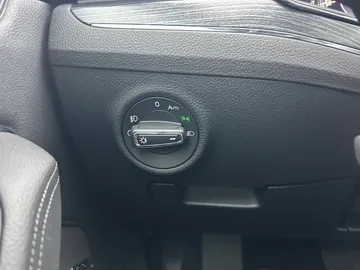 Car image 34