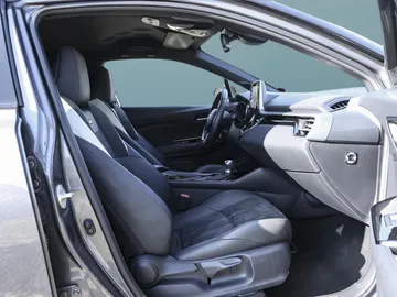 Car image 4