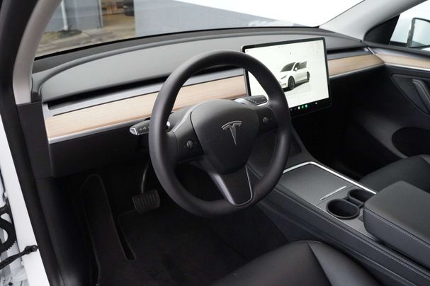 Tesla Model Y Long Range AWD 378 kW image number 9