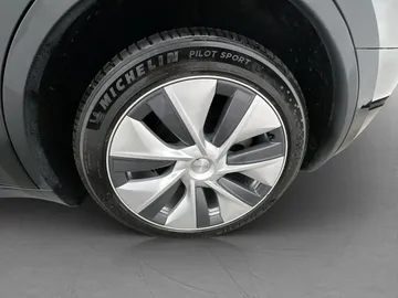 Car image 33