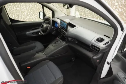 Car image 27