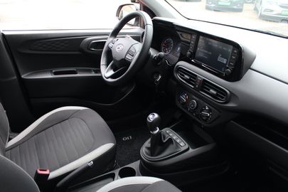 Car image 11