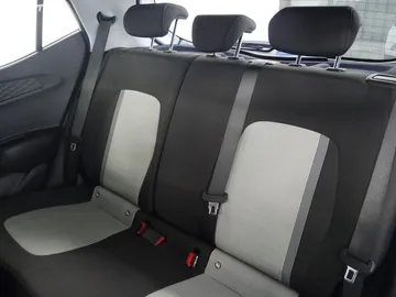 Car image 25