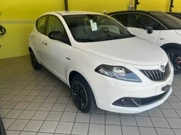 Car image 15