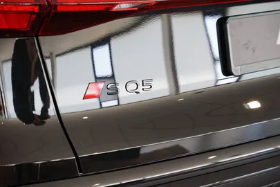 Car image 35