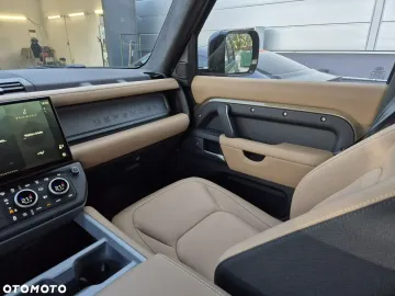 Car image 40