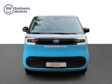 Car image 3