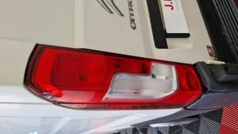 Car image 30