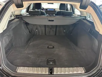 Car image 32