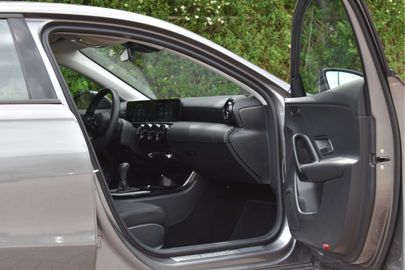 Car image 30