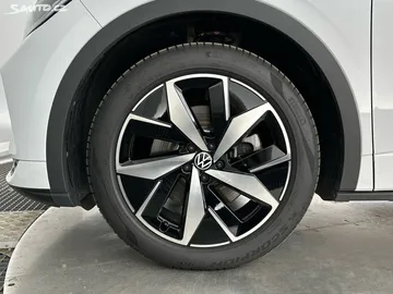 Car image 35
