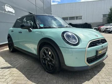 Car image 38