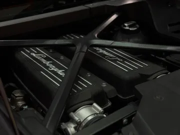 Car image 32