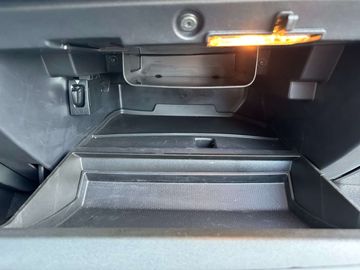 Car image 37