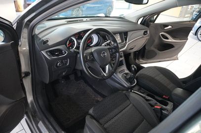 Car image 11