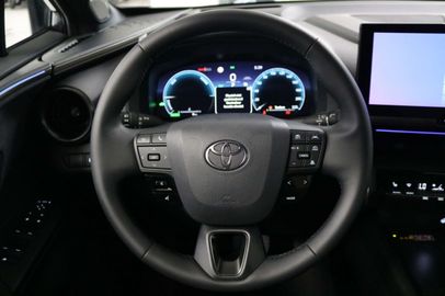 Car image 15