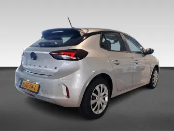 Car image 4