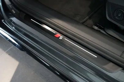 Car image 29
