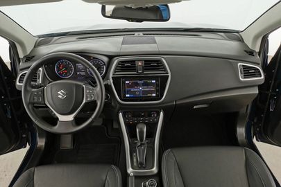 Car image 11