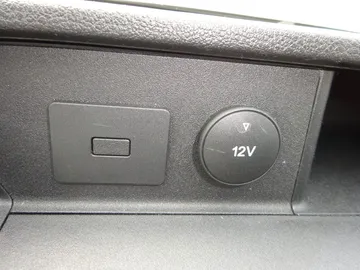Car image 29