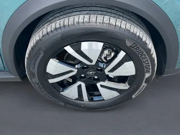 Car image 27