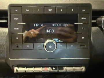 Car image 29