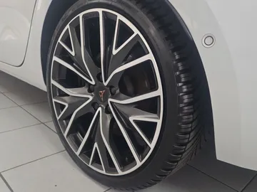 Car image 25