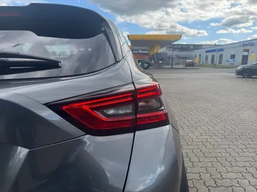 Car image 24