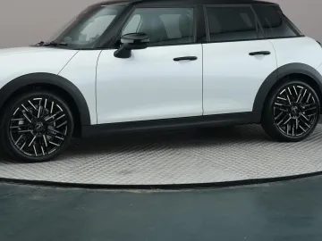 Car image 19