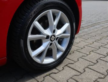 Car image 40