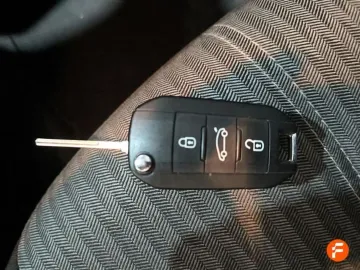 Car image 28
