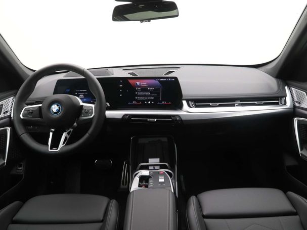 BMW iX1 xDrive30 M Sport 225 kW image number 12