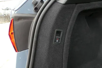 Car image 32